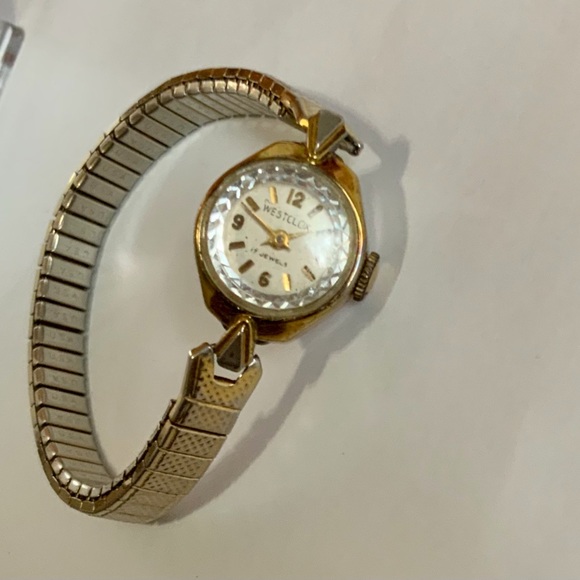 Vintage Westclox 17 Jewels Ladies Textured Gold Tone Wristwatch - Picture 11 of 15